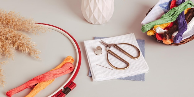 Вышивка на ткани — рукодельный процесс